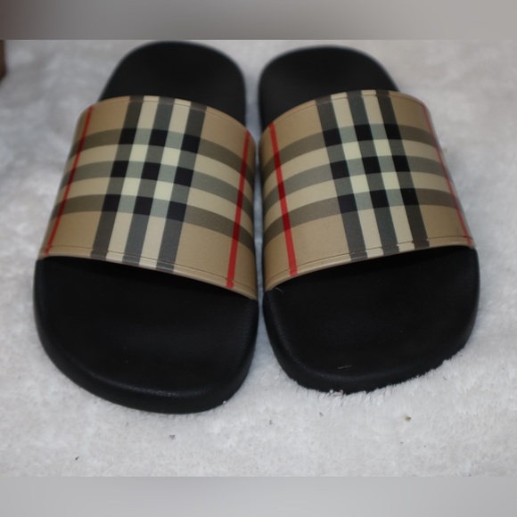 Like new Burberry slides - Picture 2 of 5